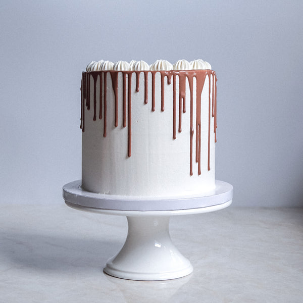 Veganer Drip Cake mit Buttercremedeko