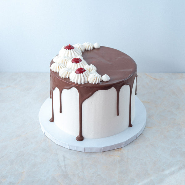 Veganer Drip Cake mir Buttercreme