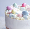Vegane Ostertorte mit bunten Ostereiern