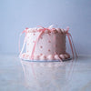 Vegane Torte mit rosa Schleifen