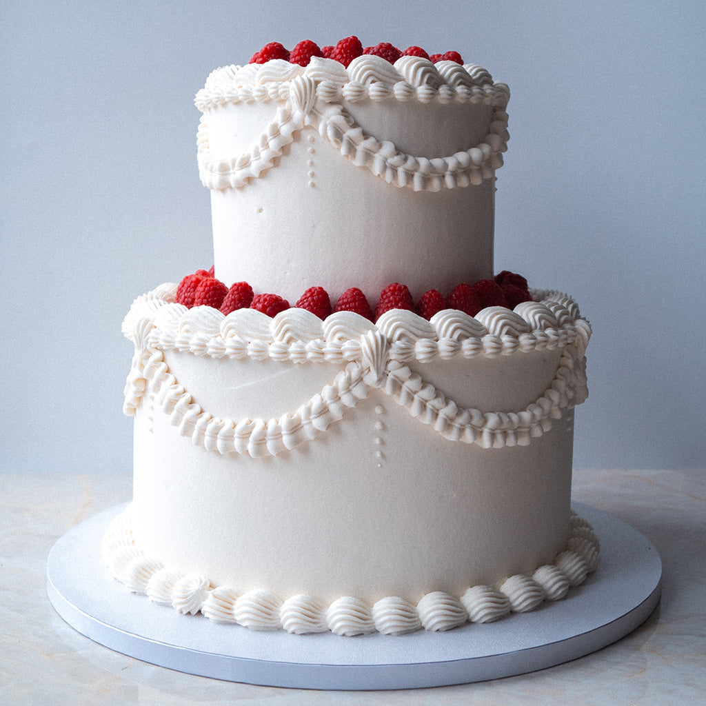 Vegane Hochzeitstorte mit Himbeeren