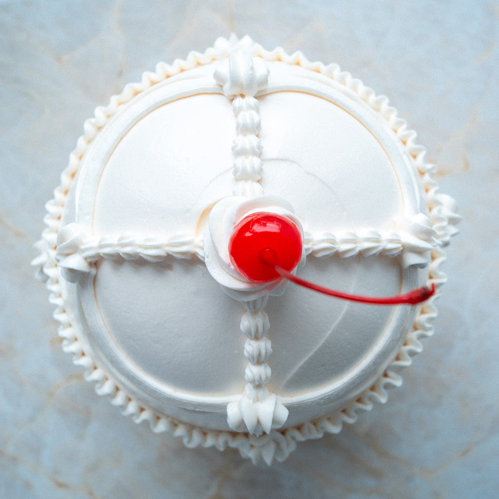 Veganer Vintage Cake mit Kirsche