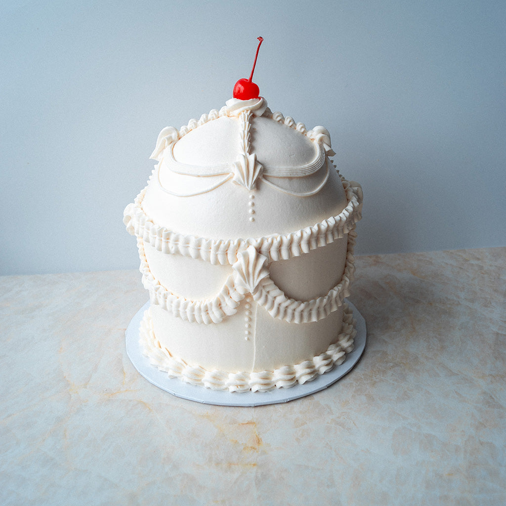 Weisser Vintage Dome Cake